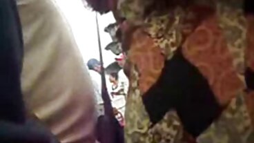 ویڈیوز کی ٹانگوں پر کندھوں کے ساتھ گرم ، شہوت انگیز امام دوبارہ