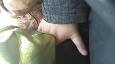 گائے لڑکی میں ریورس کے ساتھ خوبصورت مخملی کی بارش دھماکے کی آواز Bros کی