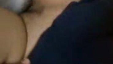قدرتی چھاتی کے ساتھ خوبصورت اتارنا Lil L